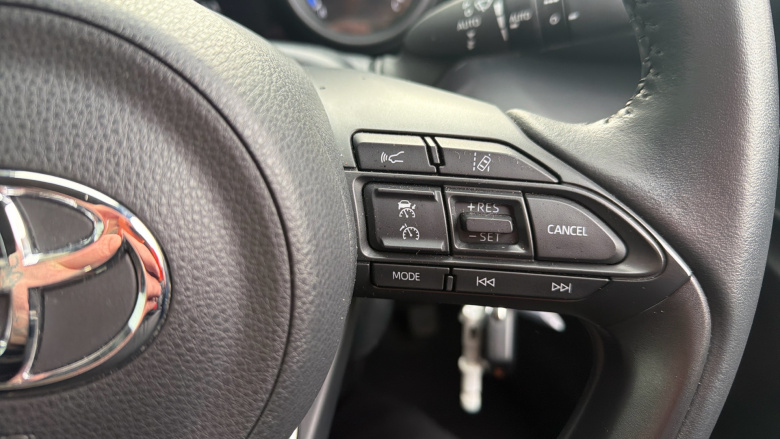 Toyota Yaris 1.5 Hybrid Design 5dr CVT Hybrid Hatchback